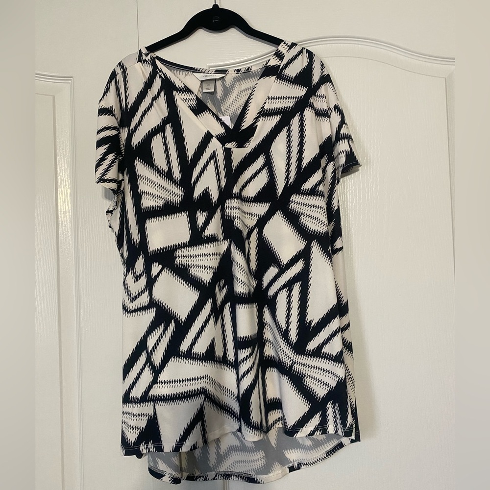 CJ Banks V Neck Printed Blouse Black/White Women’s Size 2X